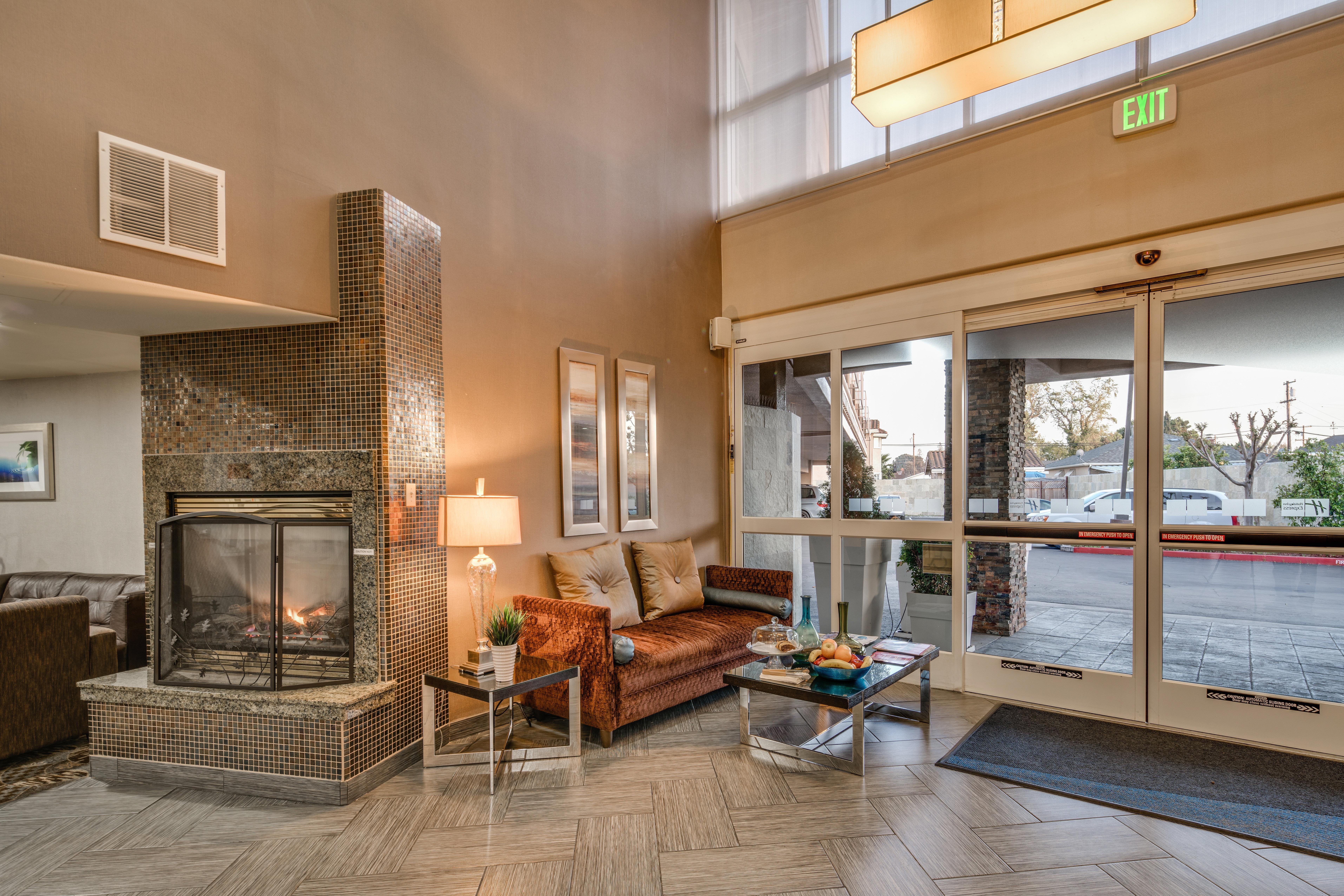 Holiday Inn Express & Suites Santa Clara By Ihg Luaran gambar